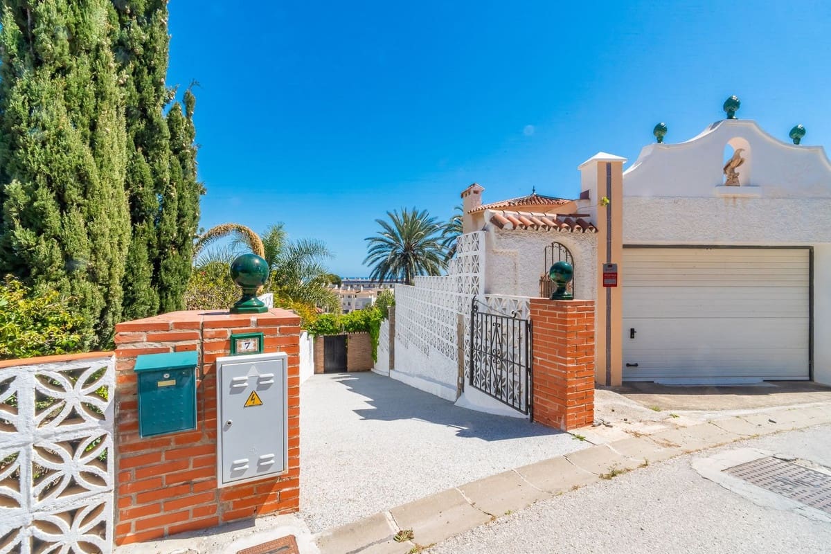 3 makuuhuone Huvila myytävänä paikassa Fuengirola mukana uima-altaan 
autotalli - 1 150 000 € (Ref: 9740197)