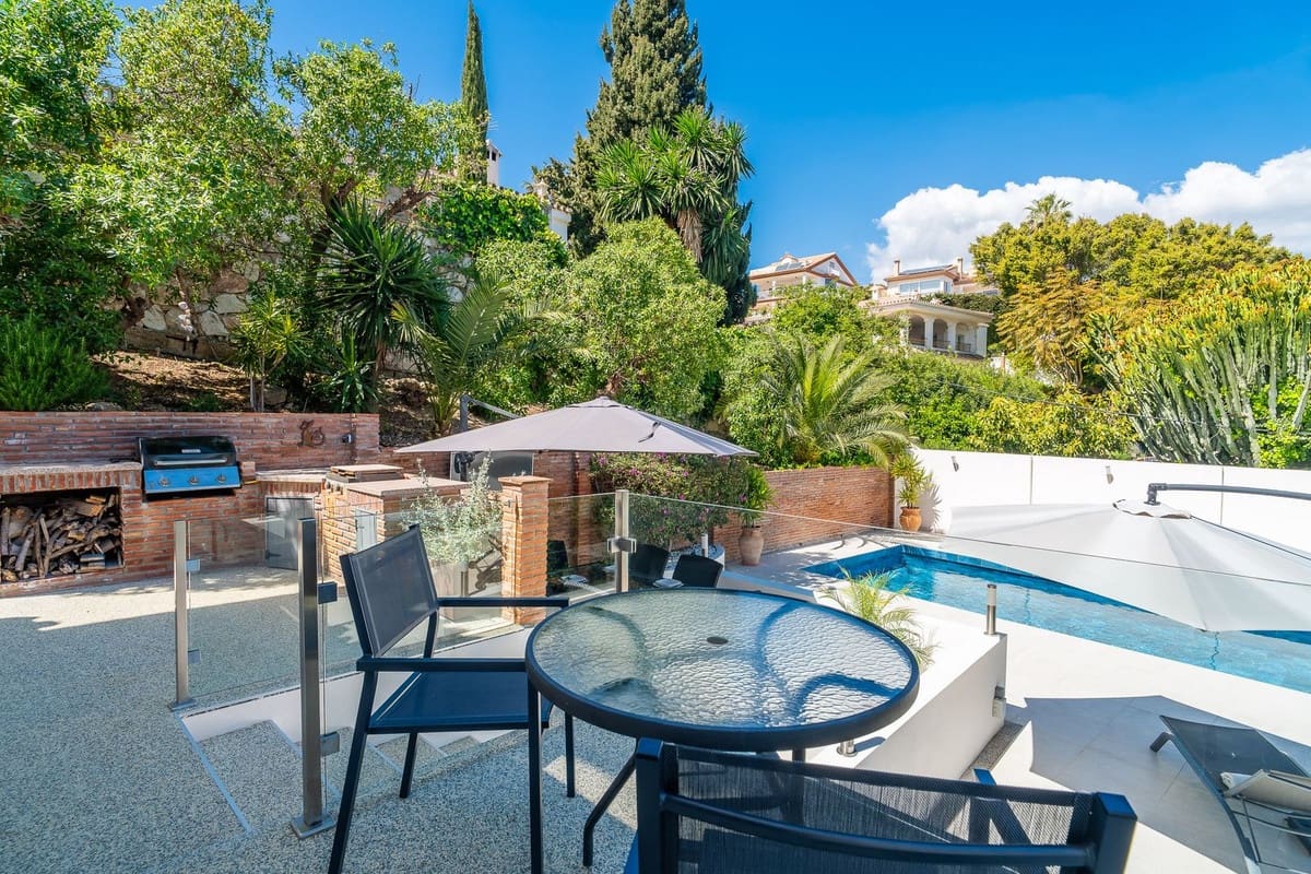 3 makuuhuone Huvila myytävänä paikassa Fuengirola mukana uima-altaan 
autotalli - 1 150 000 € (Ref: 9740197)