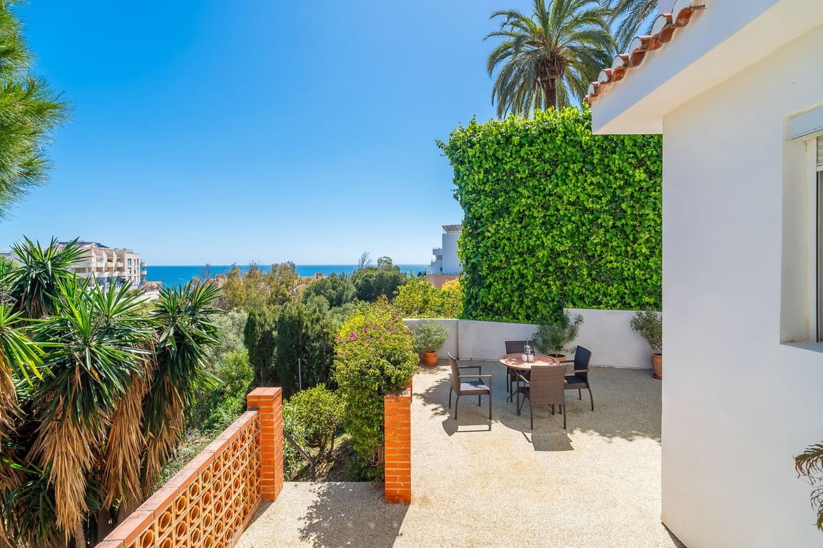 3 makuuhuone Huvila myytävänä paikassa Fuengirola mukana uima-altaan 
autotalli - 1 150 000 € (Ref: 9740197)