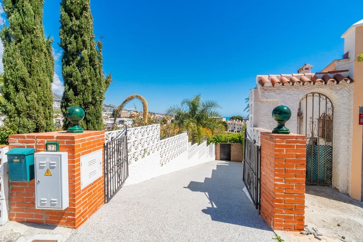 3 makuuhuone Huvila myytävänä paikassa Fuengirola mukana uima-altaan 
autotalli - 1 150 000 € (Ref: 9740197)