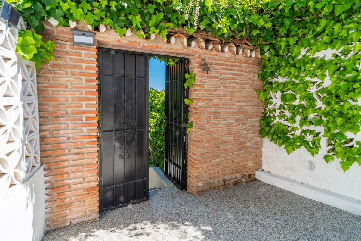 3 makuuhuone Huvila myytävänä paikassa Fuengirola mukana uima-altaan 
autotalli - 1 150 000 € (Ref: 9740197)