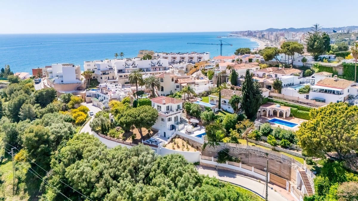 3 makuuhuone Huvila myytävänä paikassa Fuengirola mukana uima-altaan 
autotalli - 1 150 000 € (Ref: 9740197)