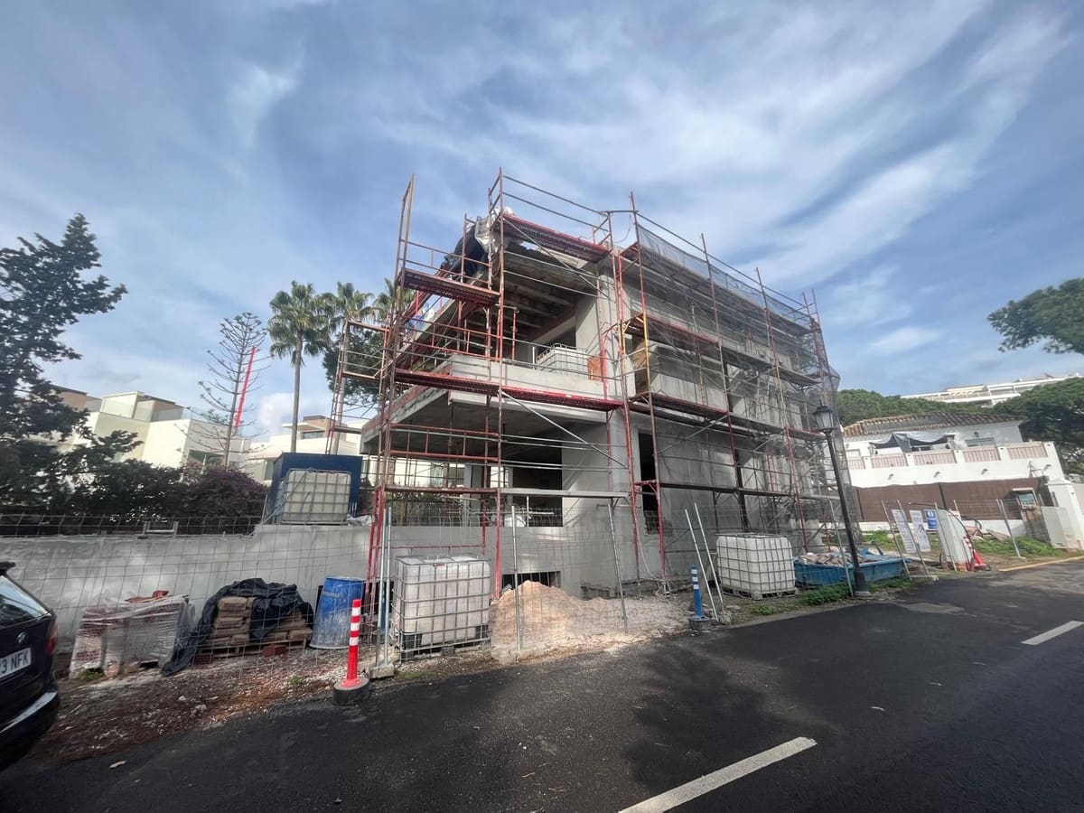 4 soverom Villa til salgs i Marbella med svømmebasseng garasje - € 2 499 000 (Ref: 9769949)