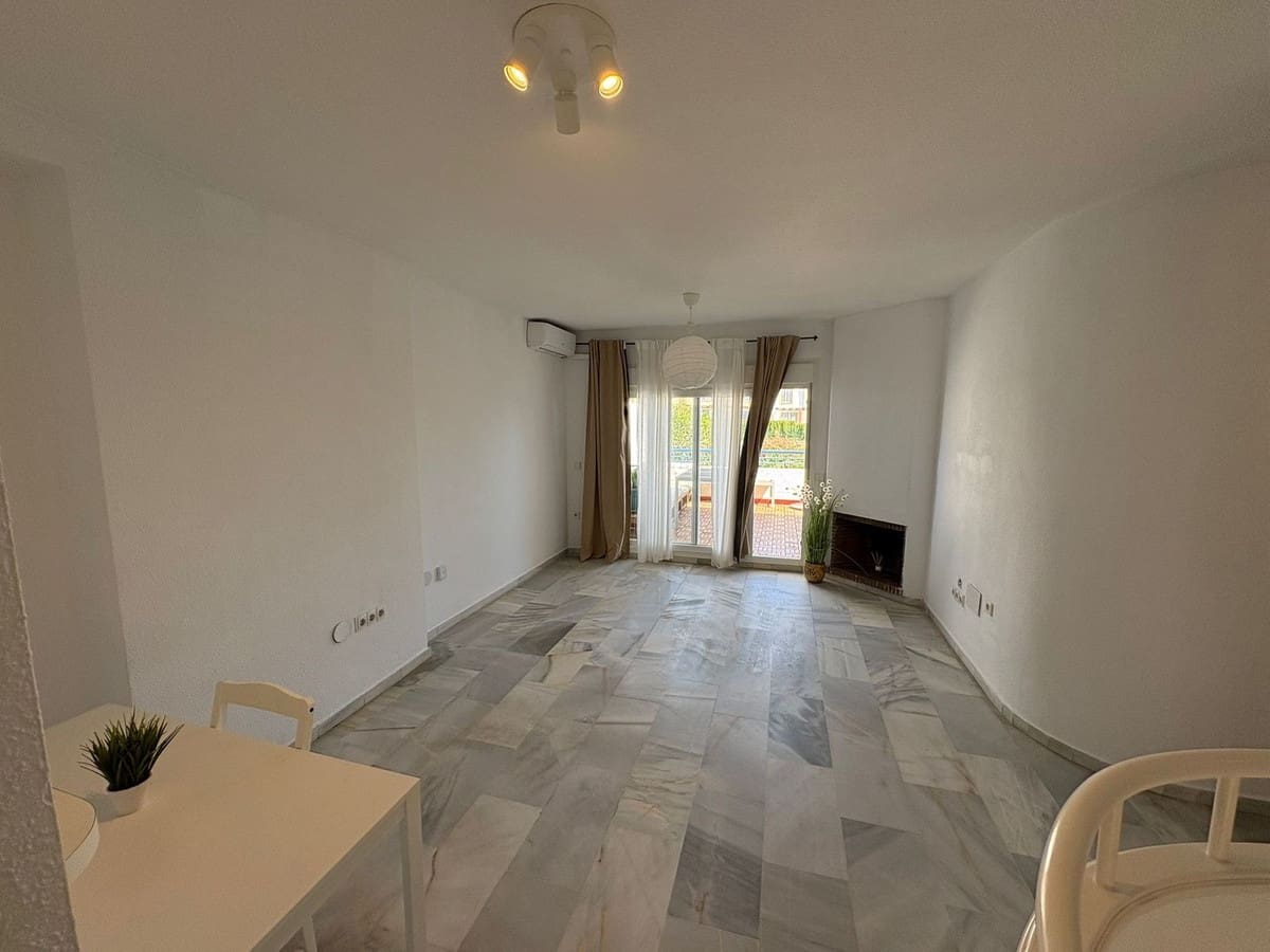 2 soveværelse Lejlighed til salg i Mijas Costa med garage - € 390.000 (Ref: 9770199)