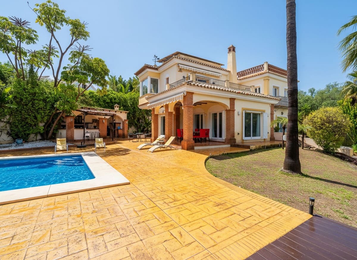3 bedroom Villa for sale in Mijas Golf with pool garage - € 990,000 (Ref: 9776915)