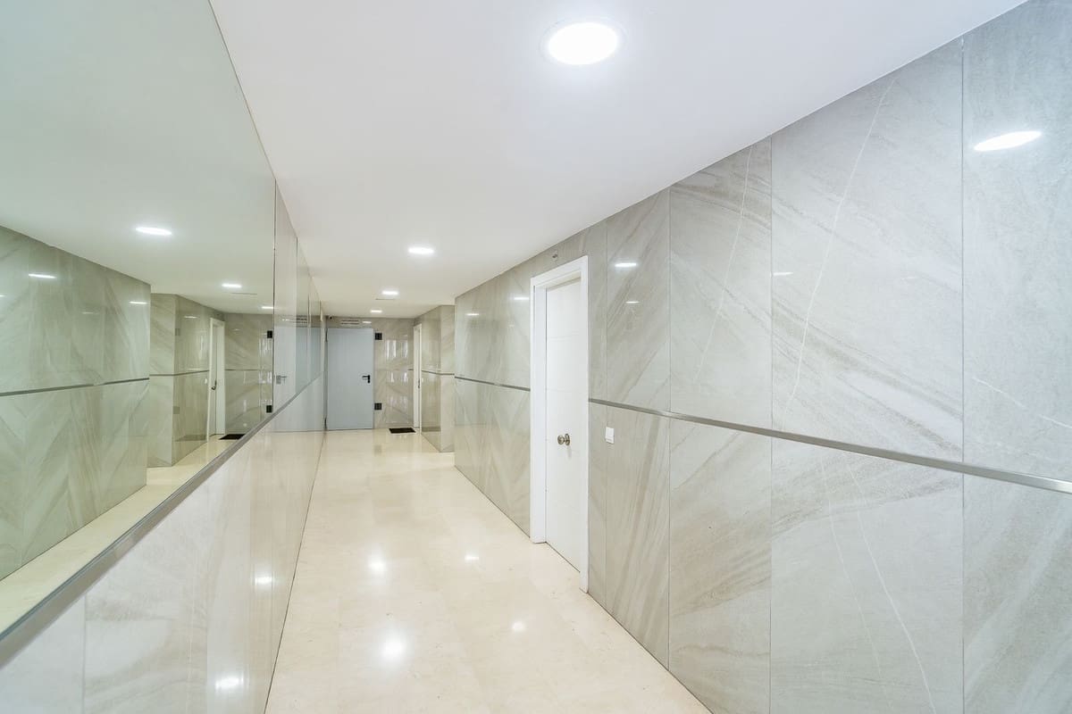 Apartamento de 2 habitaciones en Fuengirola en venta con piscina garaje - 330.000 € (Ref: 9805225)