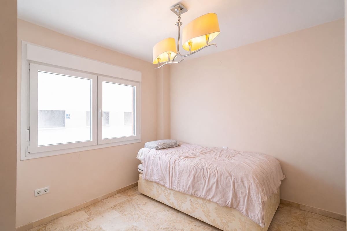 Apartamento de 2 habitaciones en Fuengirola en venta con piscina garaje - 330.000 € (Ref: 9805225)