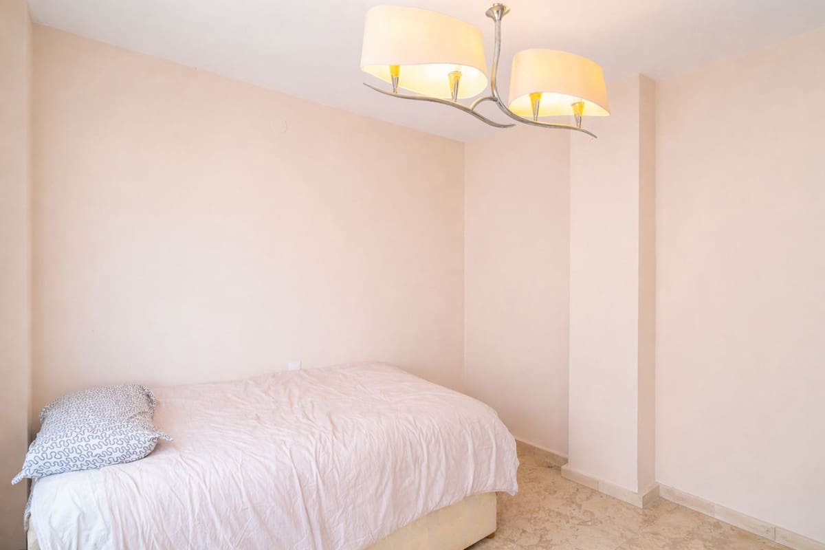 Apartamento de 2 habitaciones en Fuengirola en venta con piscina garaje - 330.000 € (Ref: 9805225)