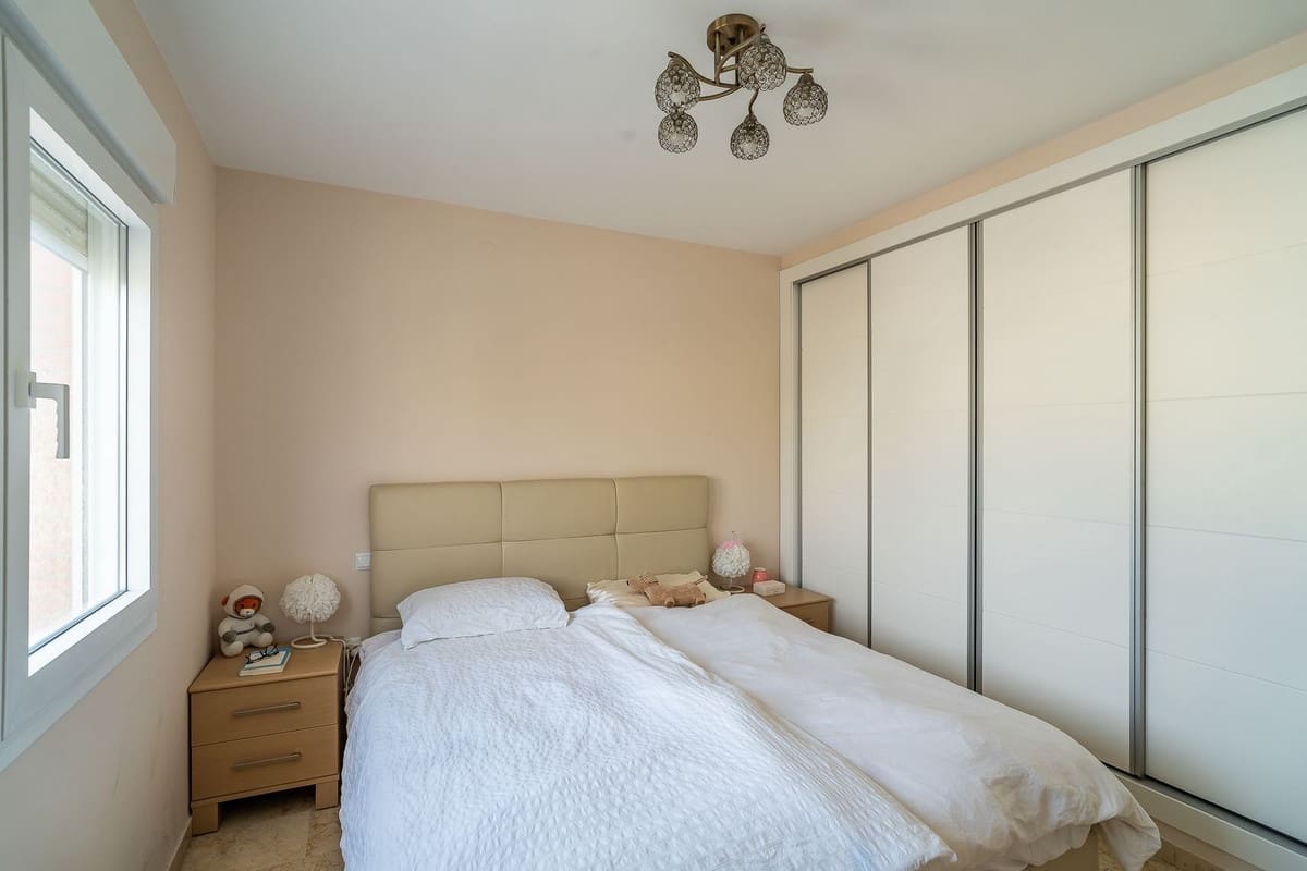 Apartamento de 2 habitaciones en Fuengirola en venta con piscina garaje - 330.000 € (Ref: 9805225)