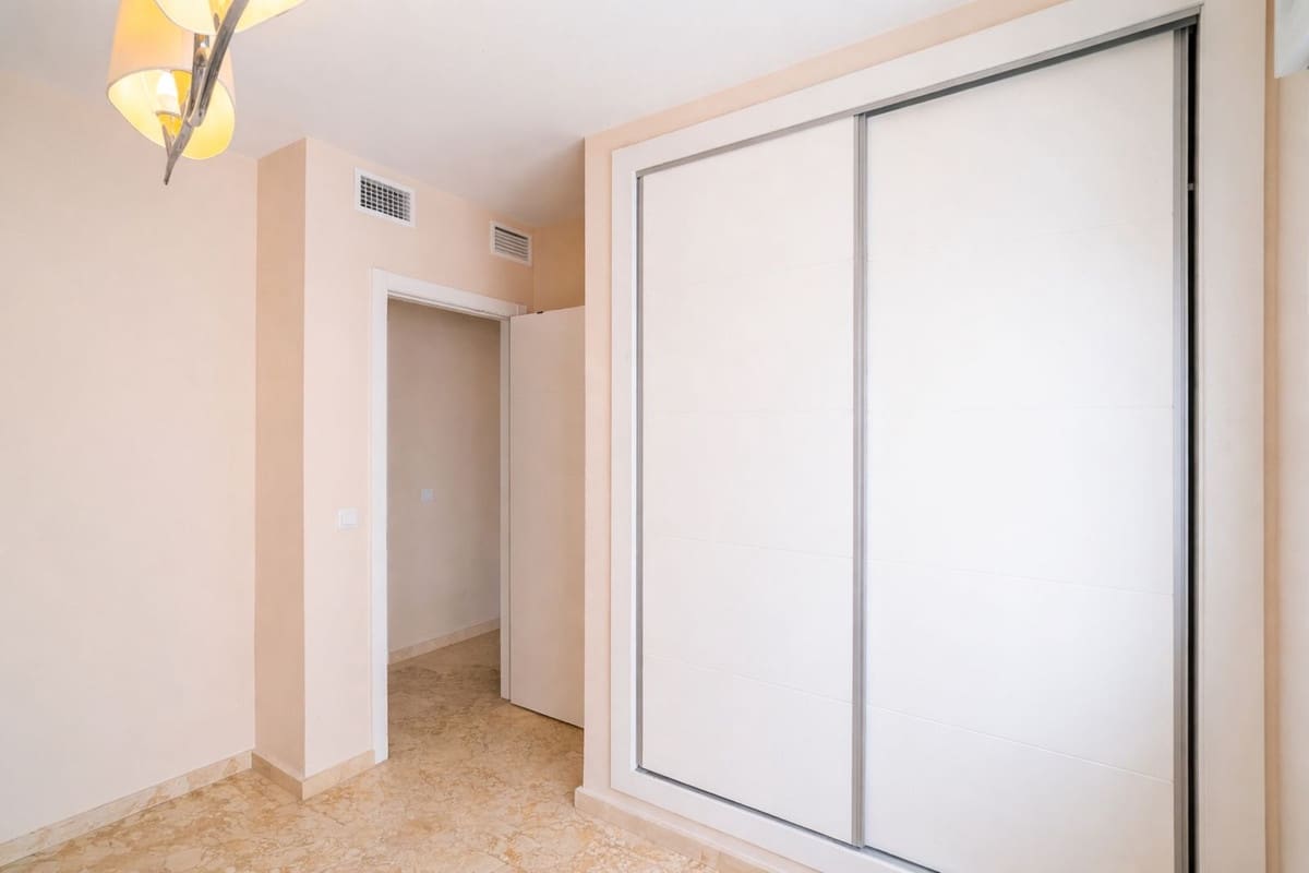 Apartamento de 2 habitaciones en Fuengirola en venta con piscina garaje - 330.000 € (Ref: 9805225)