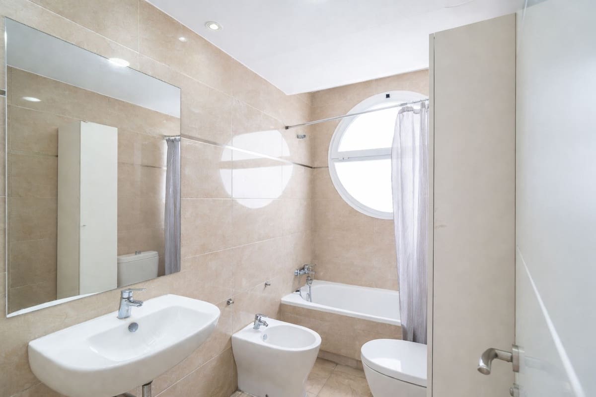 Apartamento de 2 habitaciones en Fuengirola en venta con piscina garaje - 330.000 € (Ref: 9805225)