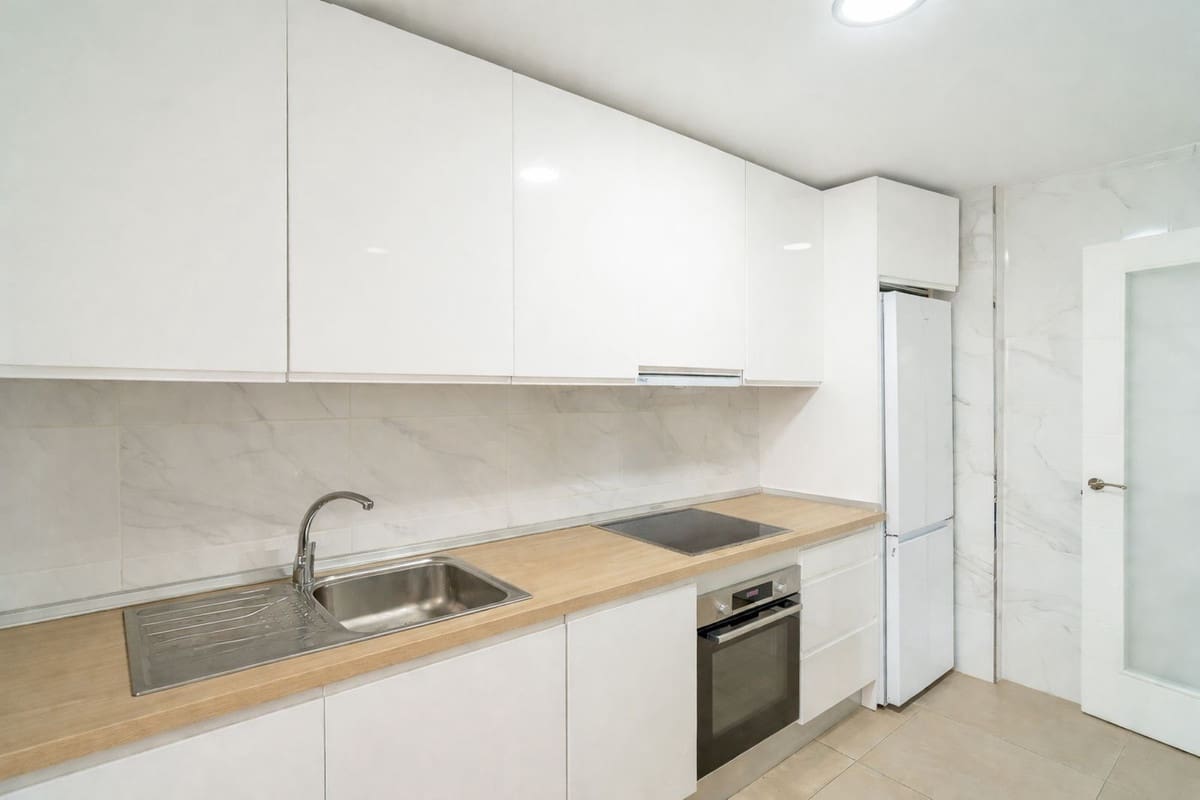 Apartamento de 2 habitaciones en Fuengirola en venta con piscina garaje - 330.000 € (Ref: 9805225)