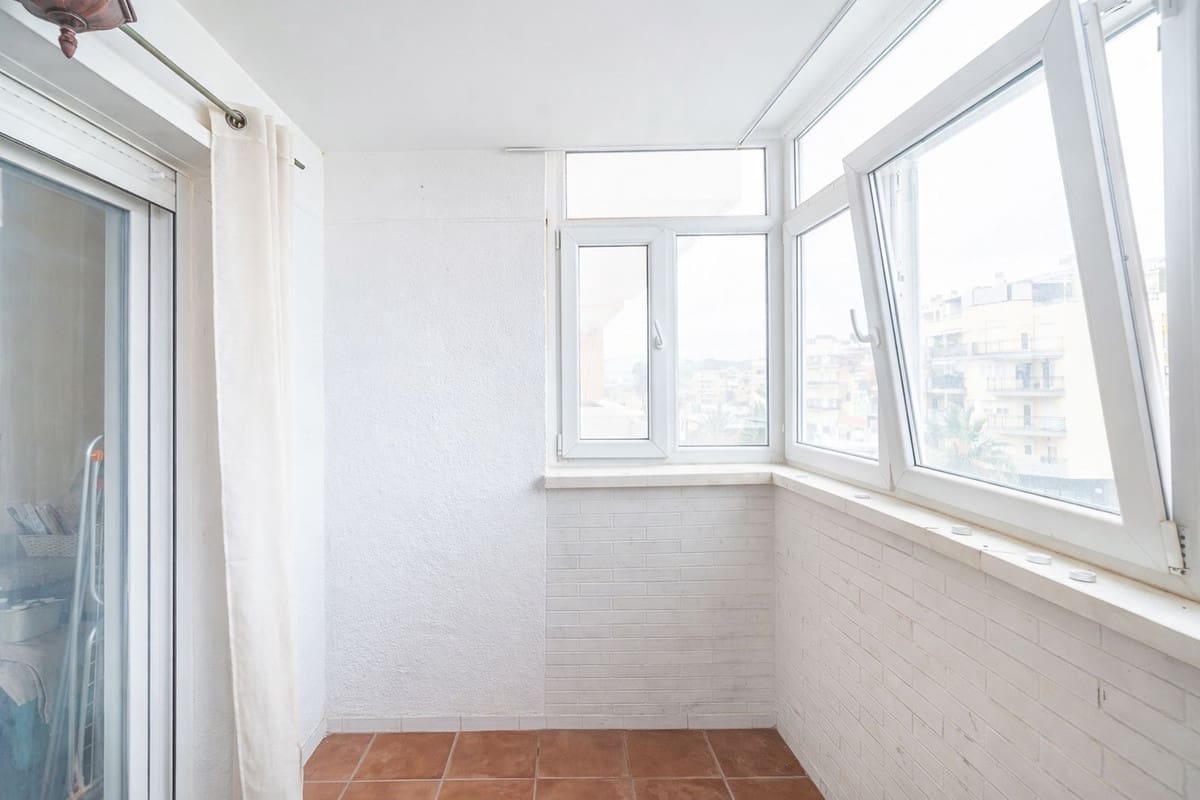 Apartamento de 2 habitaciones en Fuengirola en venta con piscina garaje - 330.000 € (Ref: 9805225)