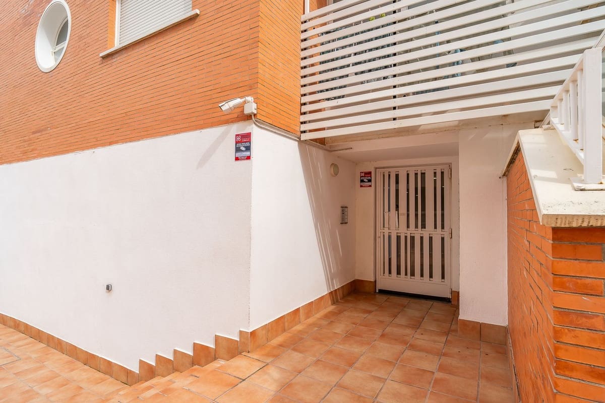 Apartamento de 2 habitaciones en Fuengirola en venta con piscina garaje - 330.000 € (Ref: 9805225)