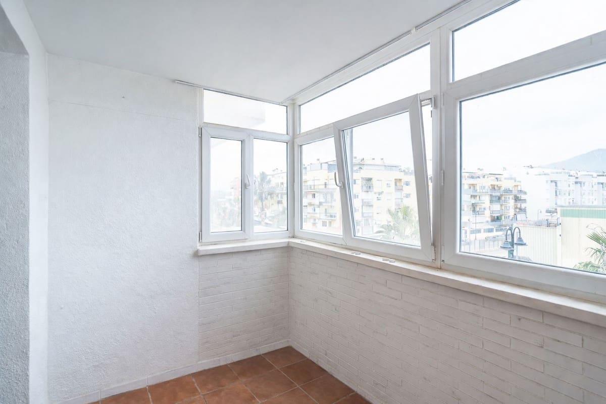 Apartamento de 2 habitaciones en Fuengirola en venta con piscina garaje - 330.000 € (Ref: 9805225)