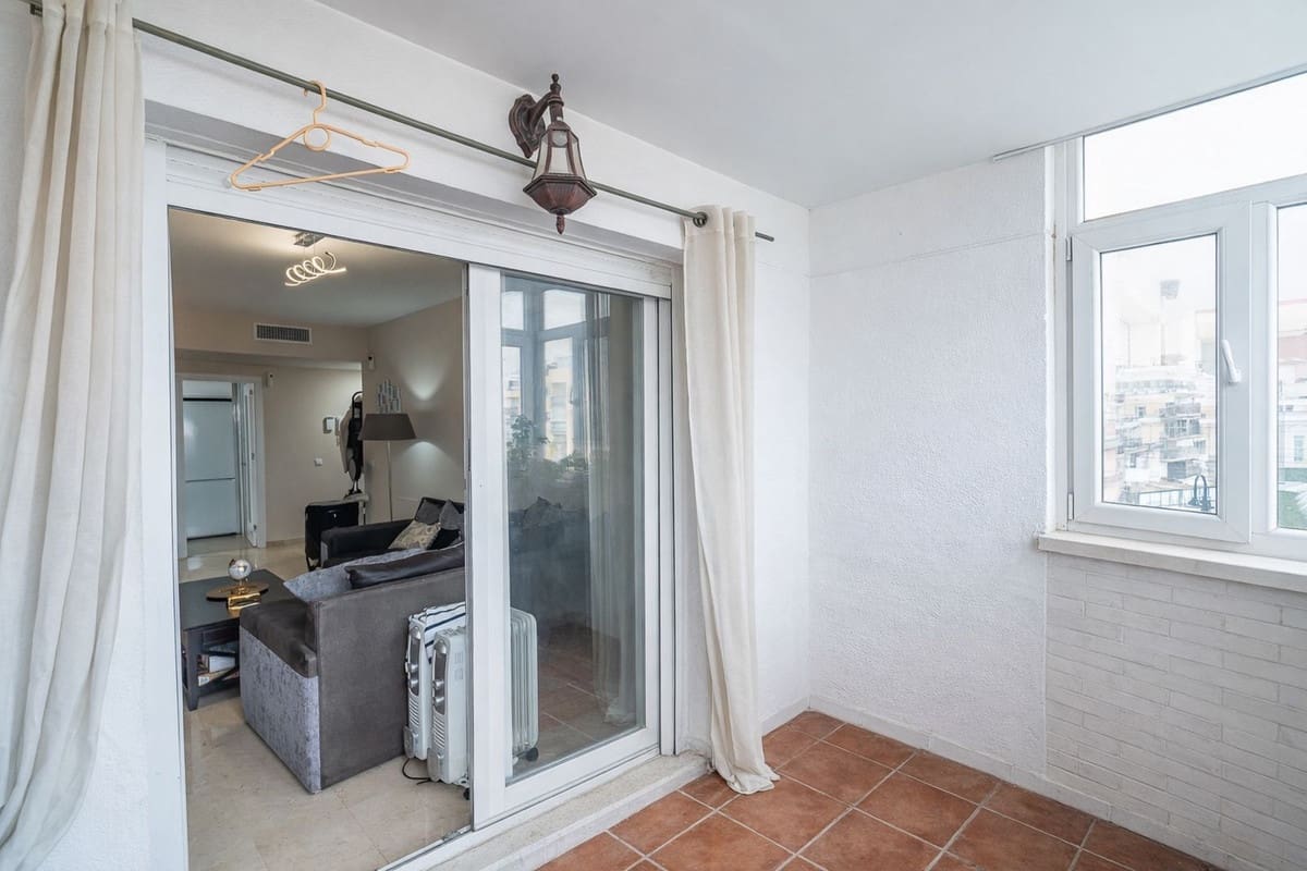 Apartamento de 2 habitaciones en Fuengirola en venta con piscina garaje - 330.000 € (Ref: 9805225)