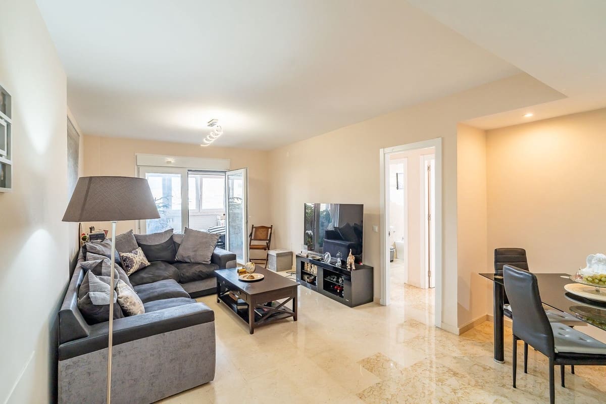 Apartamento de 2 habitaciones en Fuengirola en venta con piscina garaje - 330.000 € (Ref: 9805225)