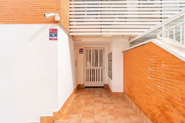2 bedroom Apartment for sale in Fuengirola with pool garage - € 330,000 (Ref: 9805225)