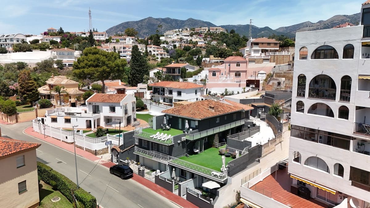 13 quarto Hotel para venda em Fuengirola com garagem - 1 850 000 € (Ref: 9879721)