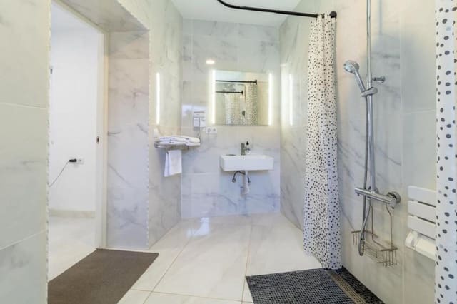 13 quarto Hotel para venda em Fuengirola com garagem - 1 850 000 € (Ref: 9879721)