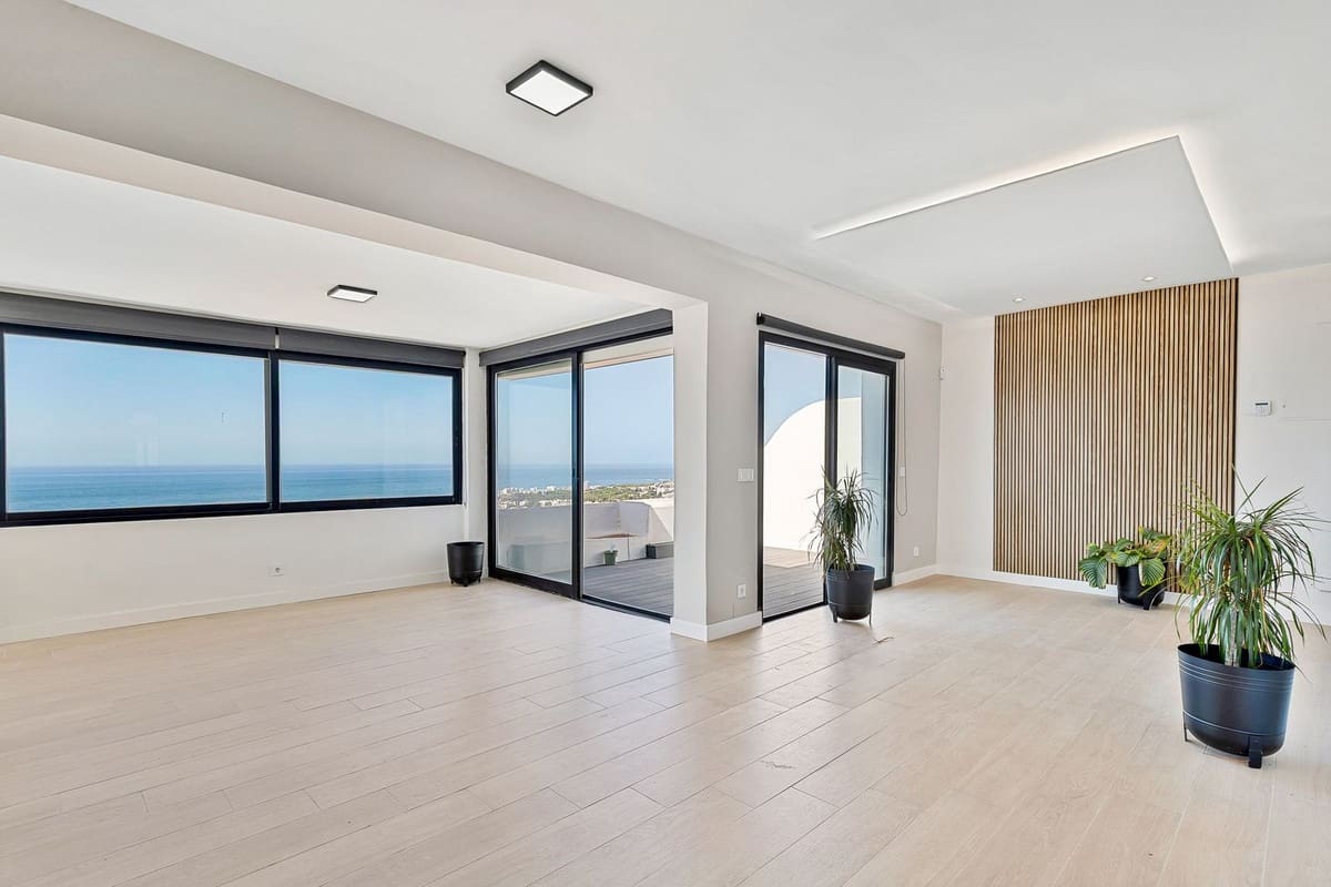 3 bedroom Penthouse for sale in Mijas Costa with pool - € 559,000 (Ref: 9893082)
