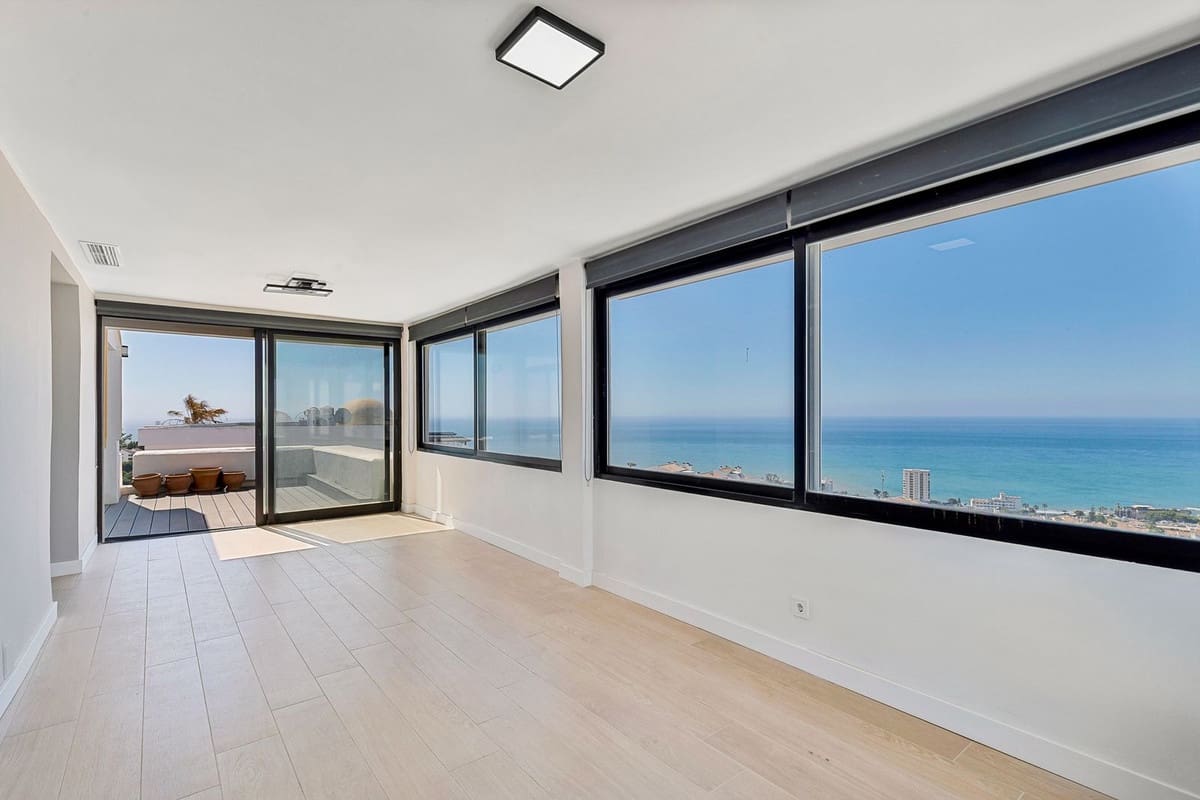 3 bedroom Penthouse for sale in Mijas Costa with pool - € 559,000 (Ref: 9893082)