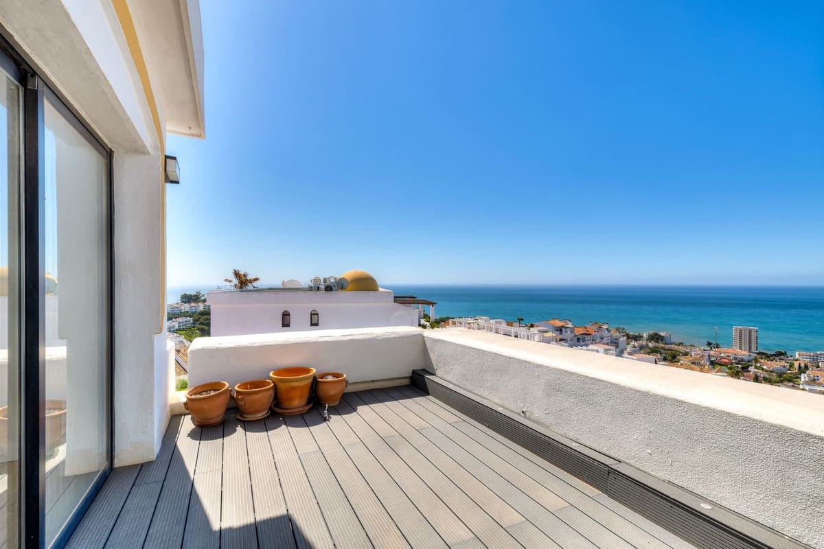 3 bedroom Penthouse for sale in Mijas Costa with pool - € 559,000 (Ref: 9893082)