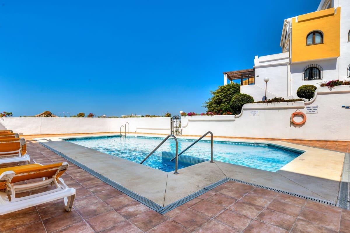 3 bedroom Penthouse for sale in Mijas Costa with pool - € 559,000 (Ref: 9893082)