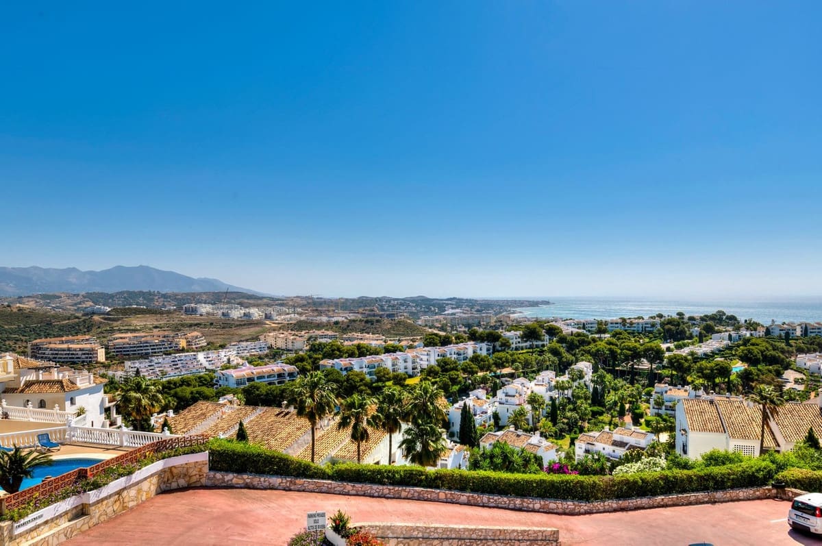 3 bedroom Penthouse for sale in Mijas Costa with pool - € 559,000 (Ref: 9893082)