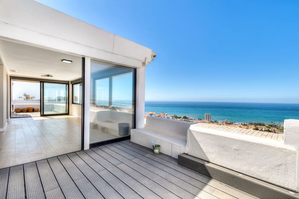 3 bedroom Penthouse for sale in Mijas Costa with pool - € 559,000 (Ref: 9893082)