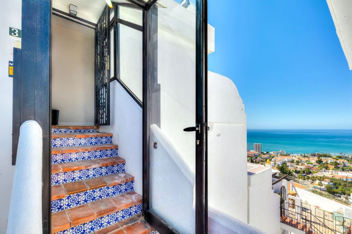3 bedroom Penthouse for sale in Mijas Costa with pool - € 559,000 (Ref: 9893082)