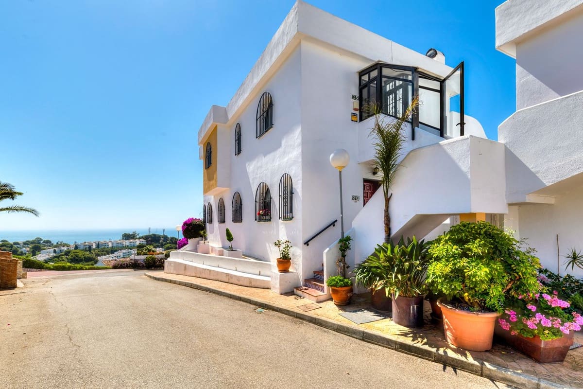 3 bedroom Penthouse for sale in Mijas Costa with pool - € 559,000 (Ref: 9893082)