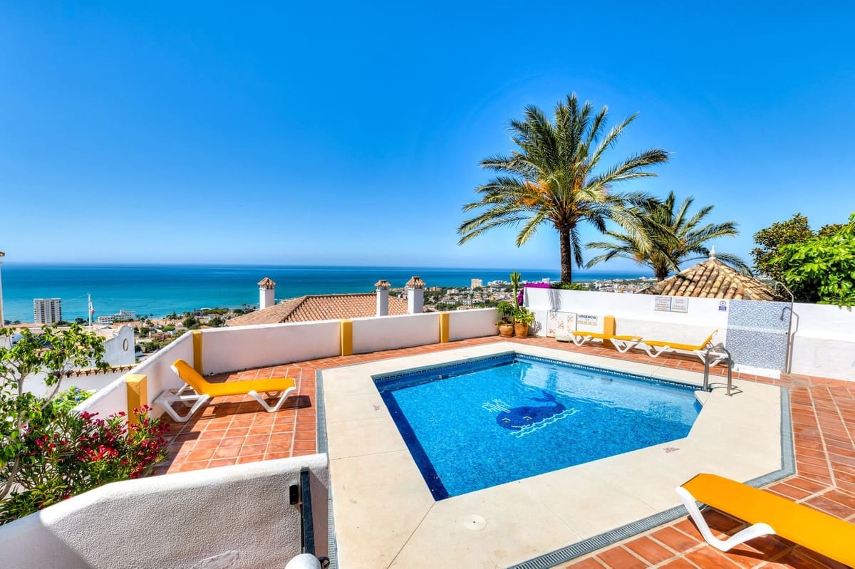 3 bedroom Penthouse for sale in Mijas Costa with pool - € 559,000 (Ref: 9893082)