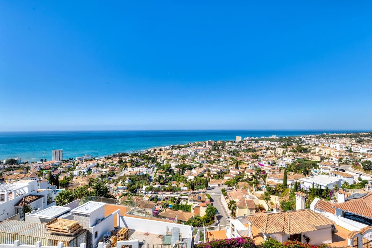 3 bedroom Penthouse for sale in Mijas Costa with pool - € 559,000 (Ref: 9893082)