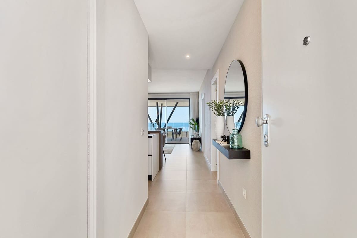 Apartamento de 2 habitaciones en Fuengirola en venta con piscina garaje - 885.000 € (Ref: 9902458)
