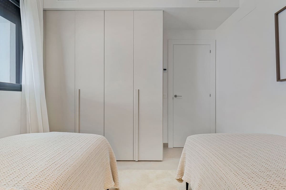Apartamento de 2 habitaciones en Fuengirola en venta con piscina garaje - 885.000 € (Ref: 9902458)