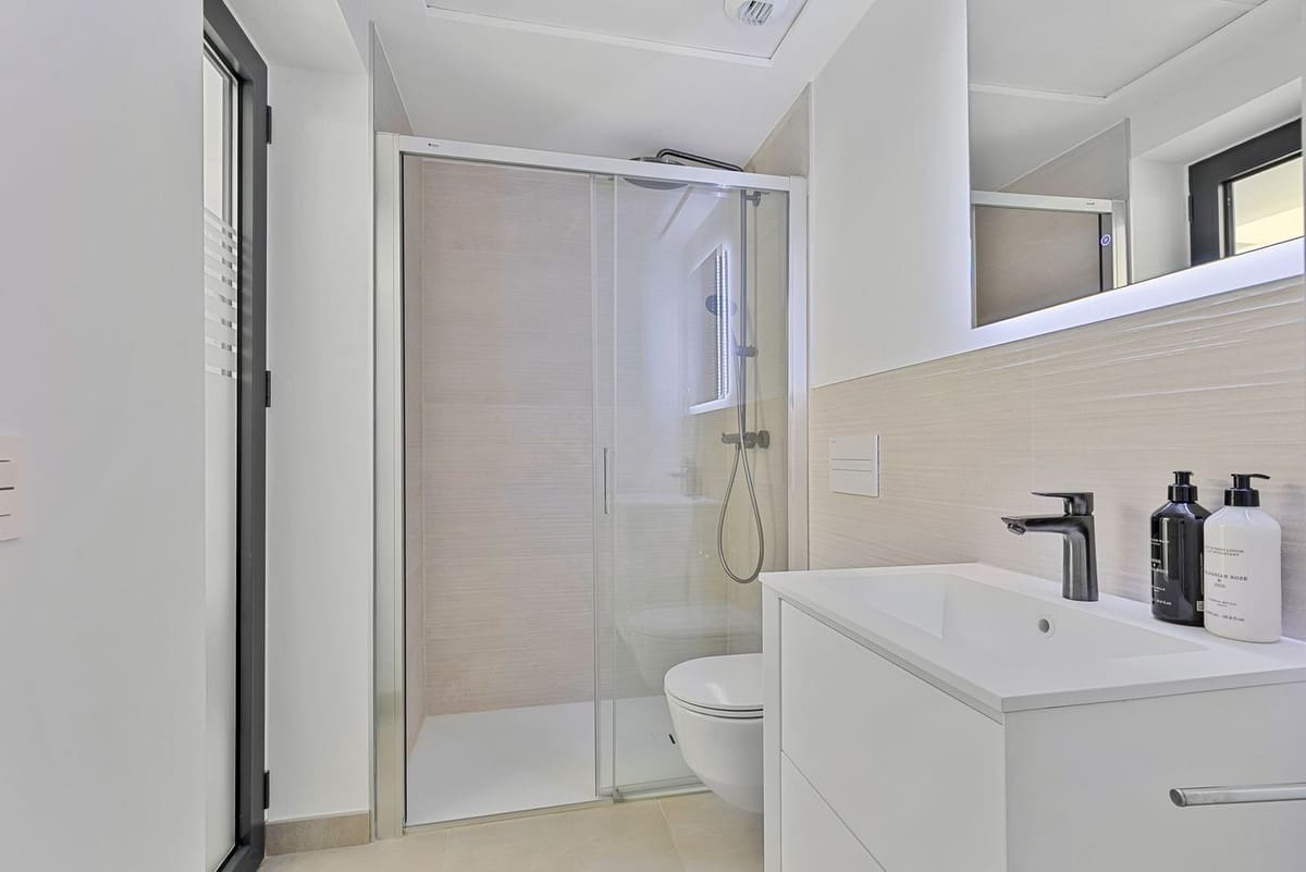Apartamento de 2 habitaciones en Fuengirola en venta con piscina garaje - 885.000 € (Ref: 9902458)