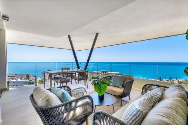 Apartamento de 2 habitaciones en Fuengirola en venta con piscina garaje - 885.000 € (Ref: 9902458)