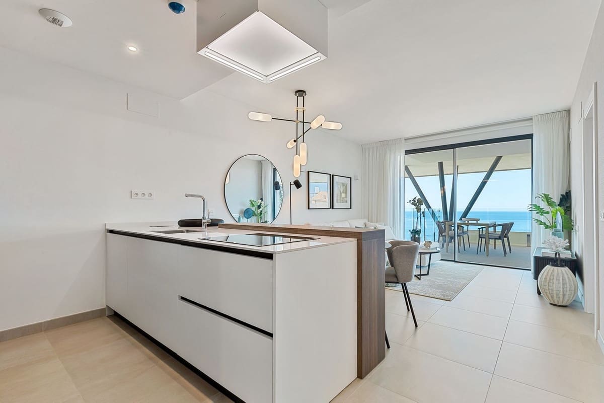 Apartamento de 2 habitaciones en Fuengirola en venta con piscina garaje - 885.000 € (Ref: 9902458)