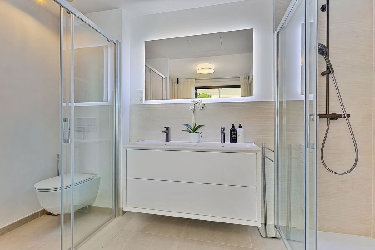 Apartamento de 2 habitaciones en Fuengirola en venta con piscina garaje - 885.000 € (Ref: 9902458)