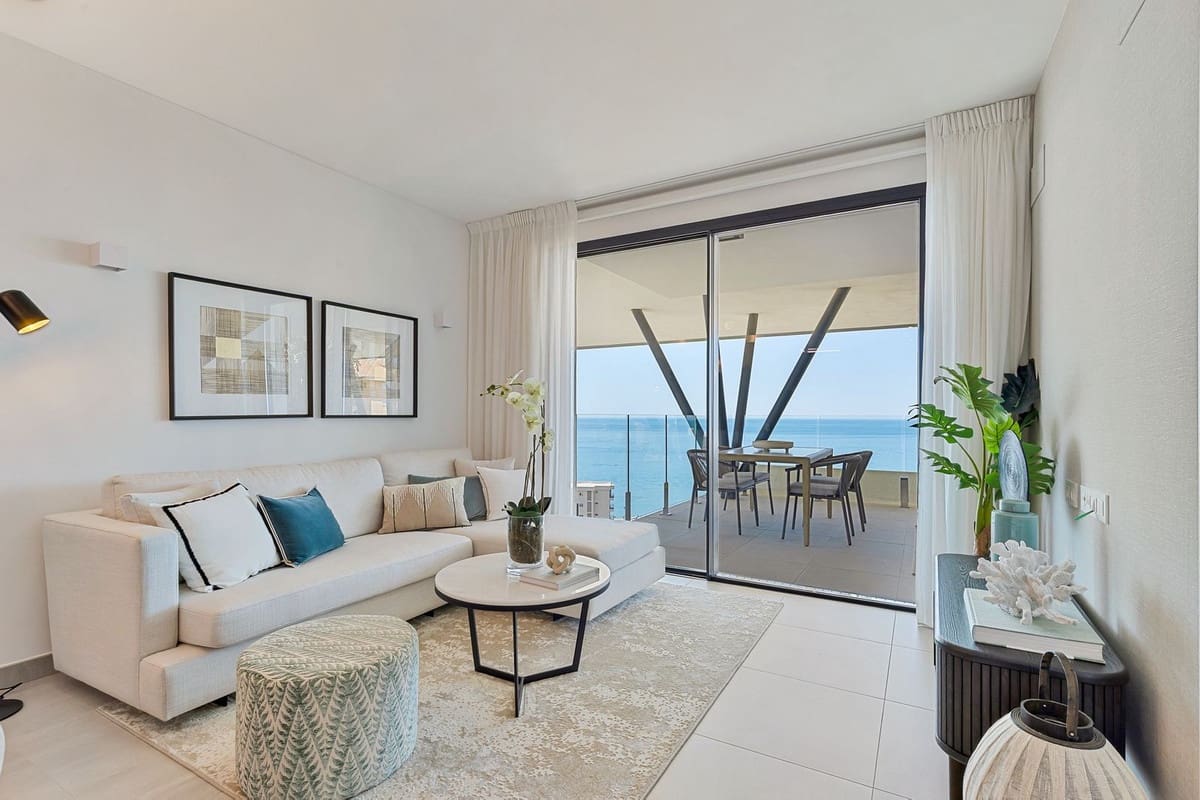 Apartamento de 2 habitaciones en Fuengirola en venta con piscina garaje - 885.000 € (Ref: 9902458)