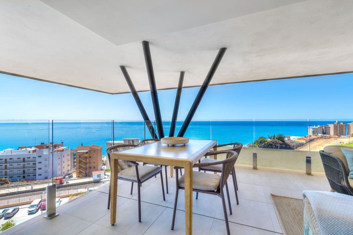 Apartamento de 2 habitaciones en Fuengirola en venta con piscina garaje - 885.000 € (Ref: 9902458)