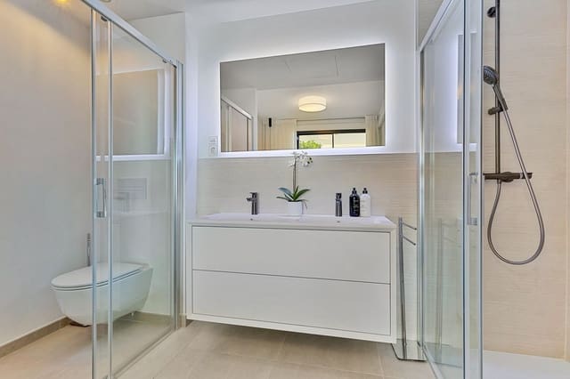Apartamento de 2 habitaciones en Fuengirola en venta con piscina garaje - 885.000 € (Ref: 9902458)