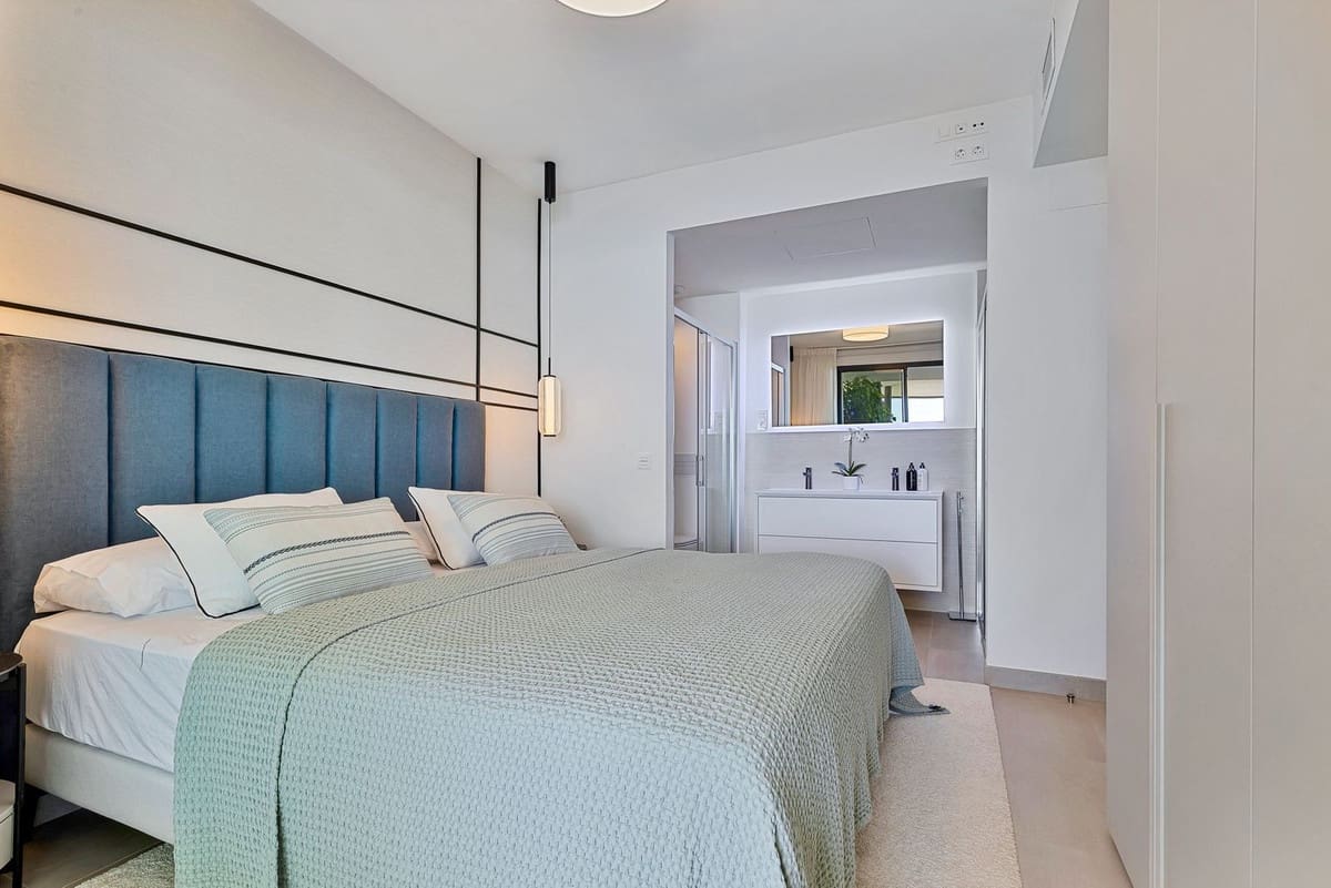 Apartamento de 2 habitaciones en Fuengirola en venta con piscina garaje - 885.000 € (Ref: 9902458)