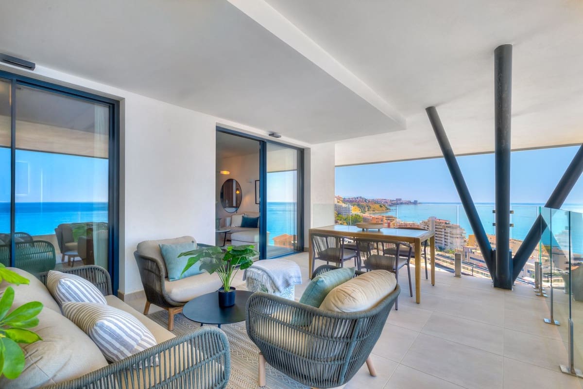 Apartamento de 2 habitaciones en Fuengirola en venta con piscina garaje - 885.000 € (Ref: 9902458)