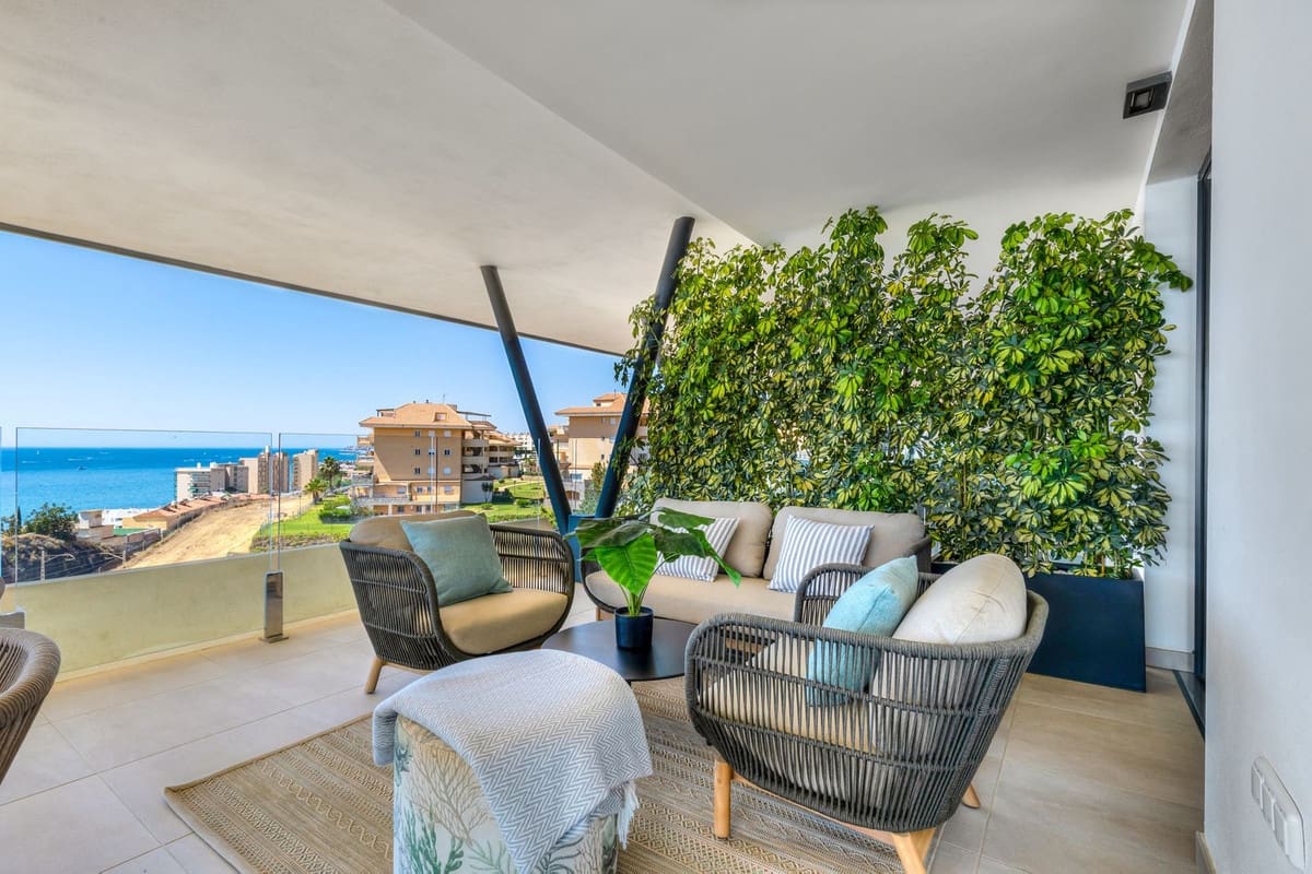 Apartamento de 2 habitaciones en Fuengirola en venta con piscina garaje - 885.000 € (Ref: 9902458)
