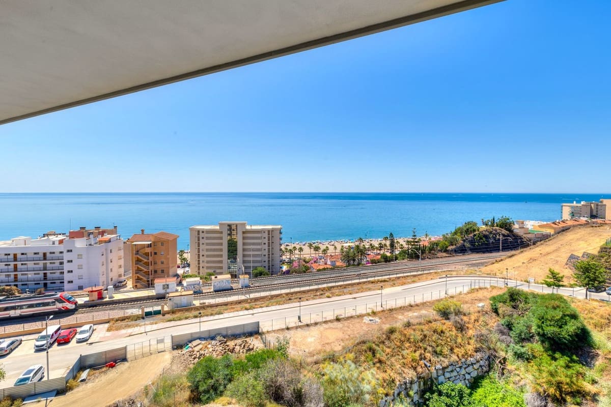 Apartamento de 2 habitaciones en Fuengirola en venta con piscina garaje - 885.000 € (Ref: 9902458)