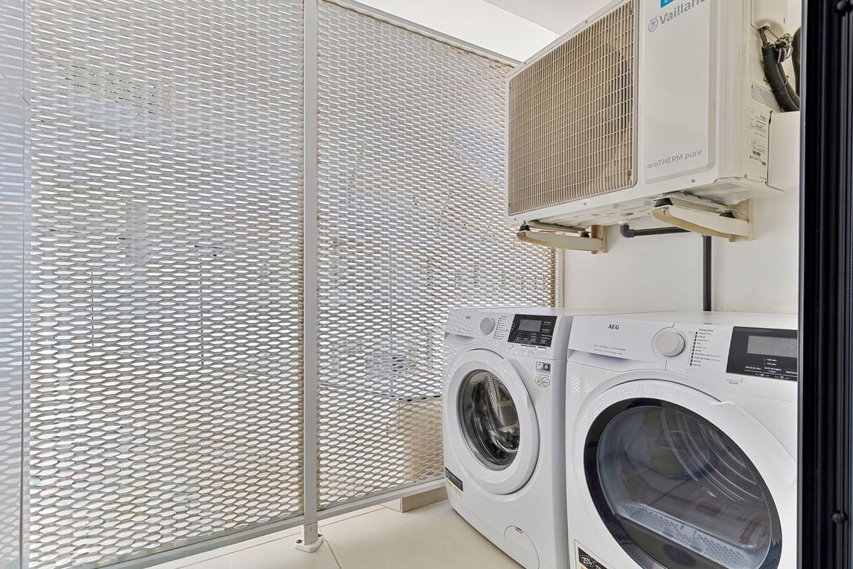 Apartamento de 2 habitaciones en Fuengirola en venta con piscina garaje - 885.000 € (Ref: 9902458)