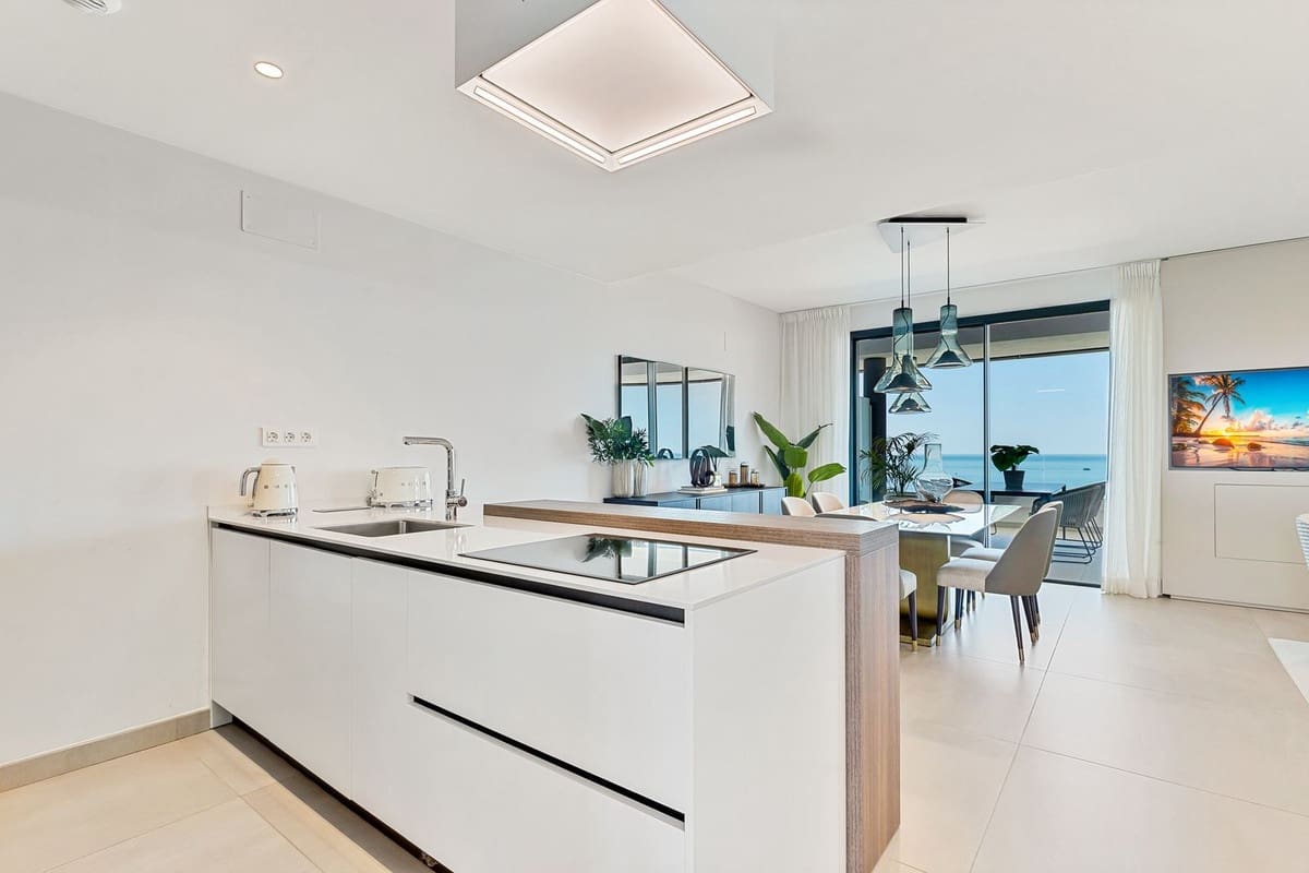 3 soveværelse Lejlighed til salg i Fuengirola med swimmingpool garage - € 1.850.000 (Ref: 9902459)