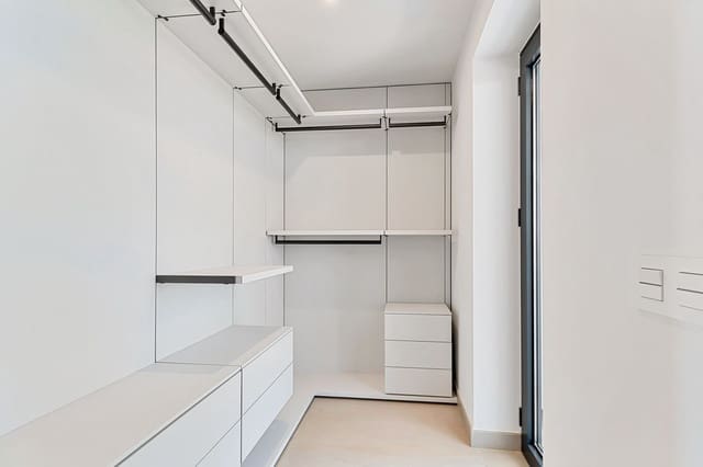 3 soveværelse Lejlighed til salg i Fuengirola med swimmingpool garage - € 1.850.000 (Ref: 9902459)